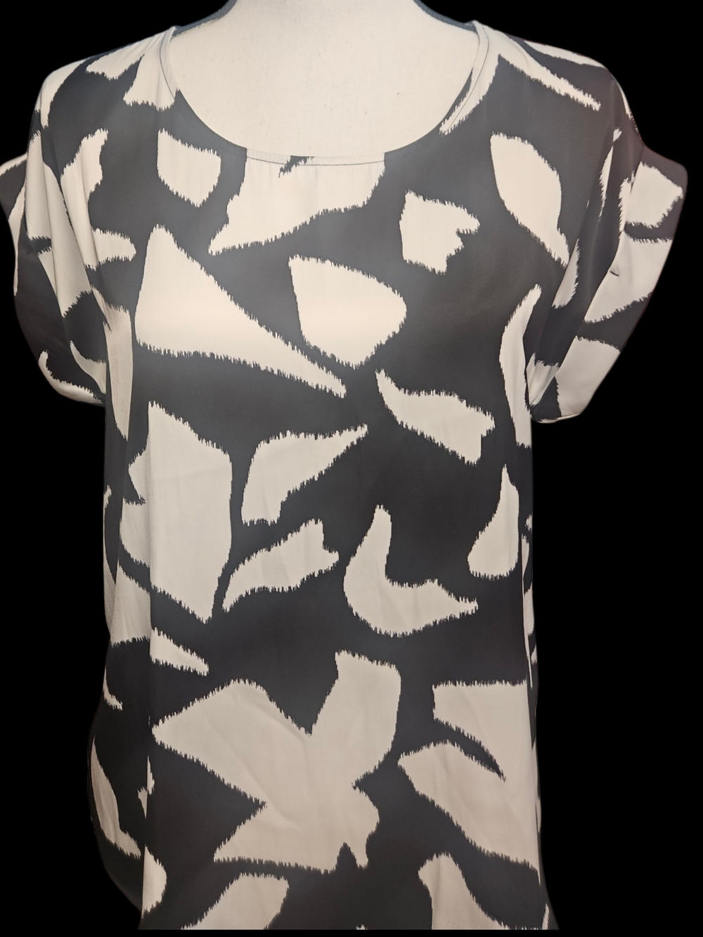 Women's Black & White Abstract Print Short Sleeve Top